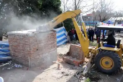 Narcotráfico en Rosario: Por orden de Berni, comenzó el derribo de bunkers