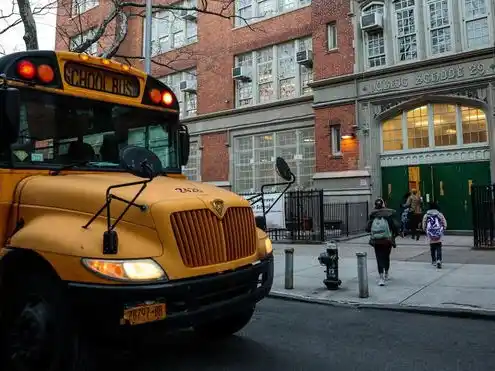 REGRESO A CLASES en EE. UU. empañado por redadas migratorias del ICE