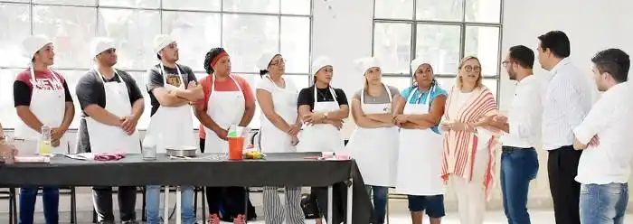 Capacitan para fortalecer el servicio de los comedores