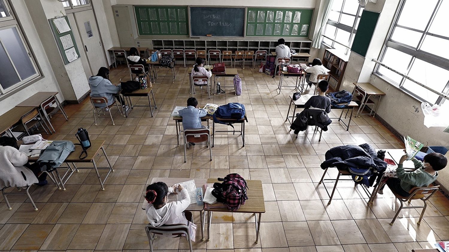 Vuelta a clases presenciales en Provincia: Capacitación, estudiantes con prioridad y "promoción acompañada"