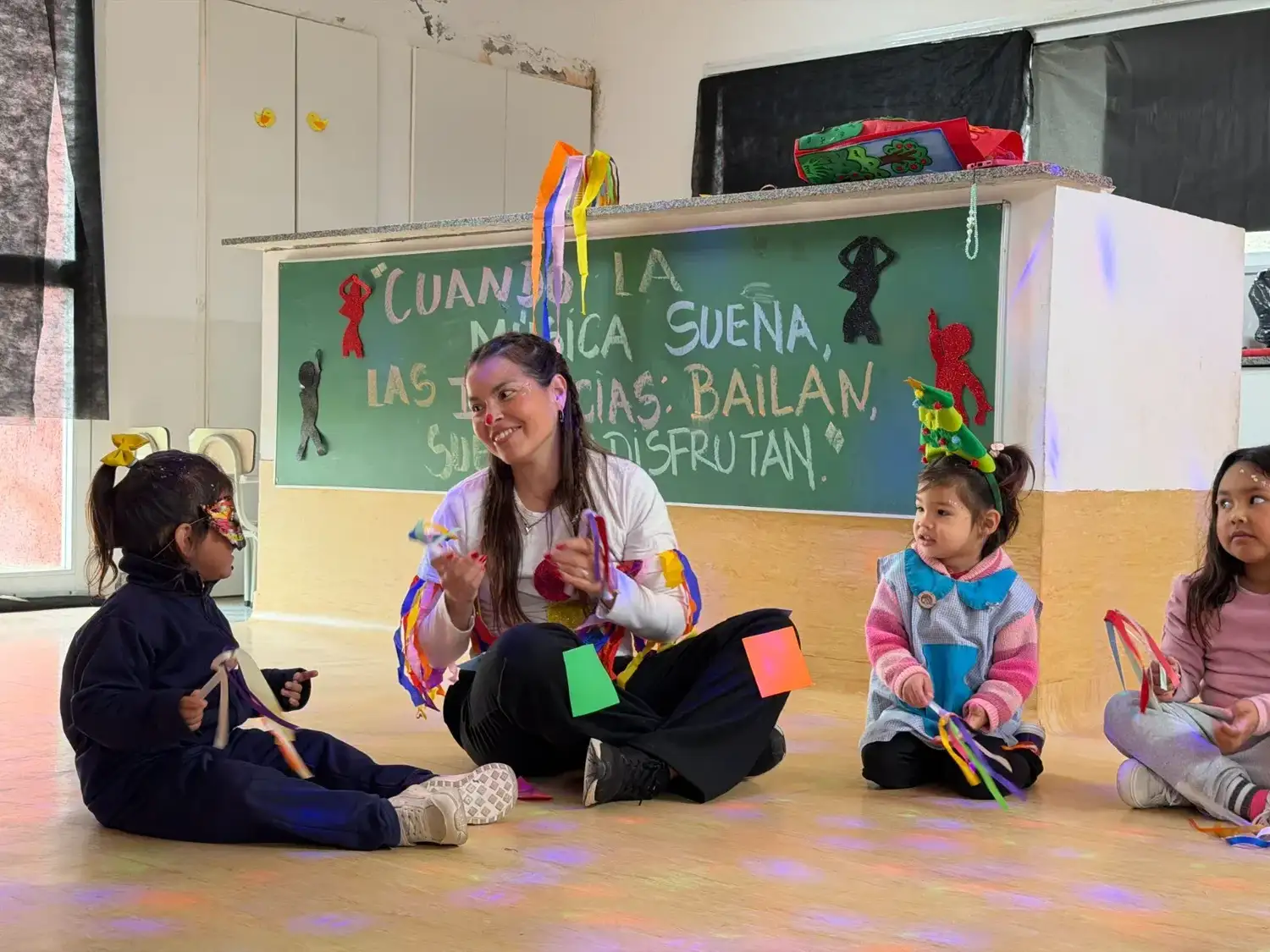 La actividad se enfocó a generar una experiencia común que permitiera a las familias formar parte de la vida cotidiana de los jardines. Foto: MVT