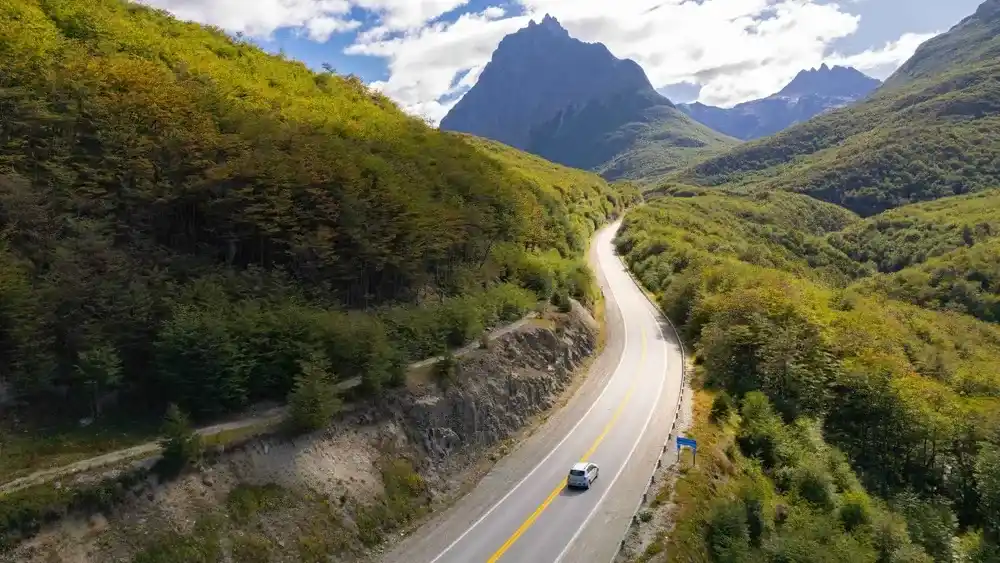 El Gobierno habilitó a nueve provincias a concesionar rutas nacionales, pero no a Axel Kicillof