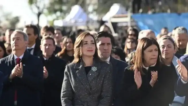 La vicepresidente explicó que asistió al evento por invitación del gobernador de Santa Fe Maximiliano Pullaro.