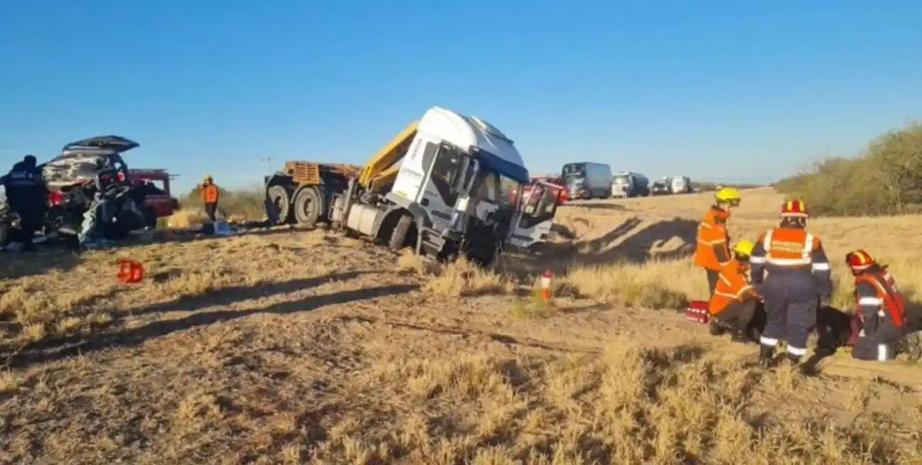 Tres muertos y dos niñas en grave estado tras un choque frontal en Ruta 38