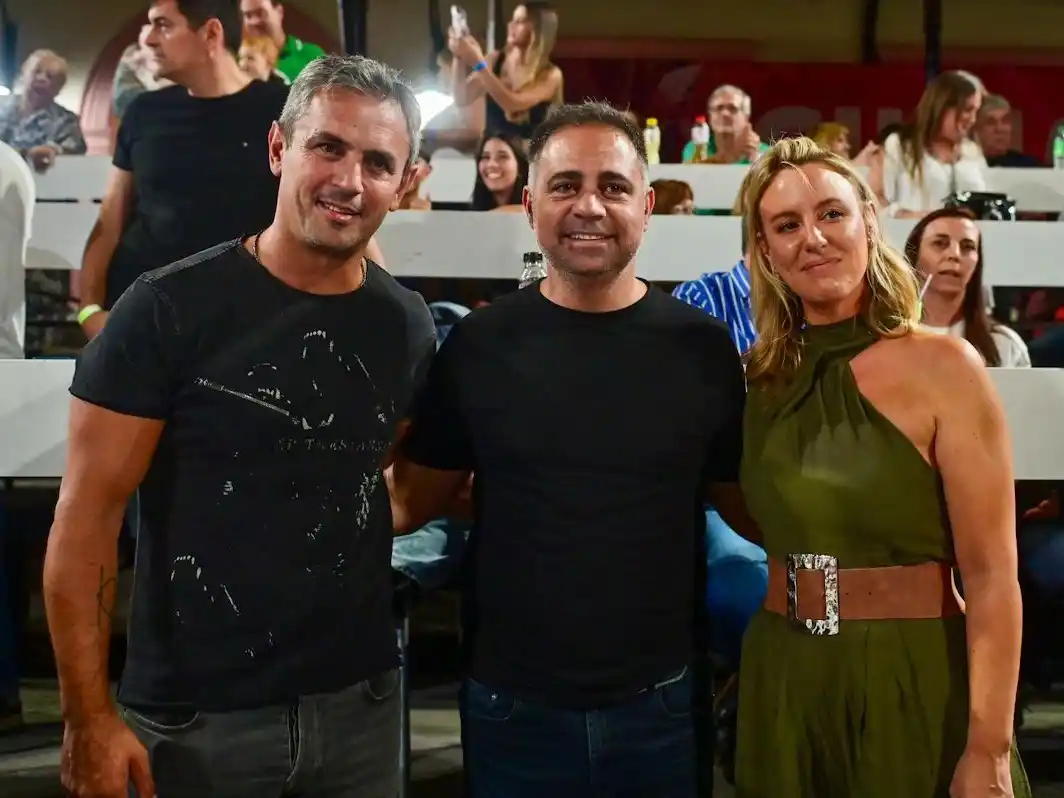 Martín Menem estuvo presente en la última noche del Carnaval del País