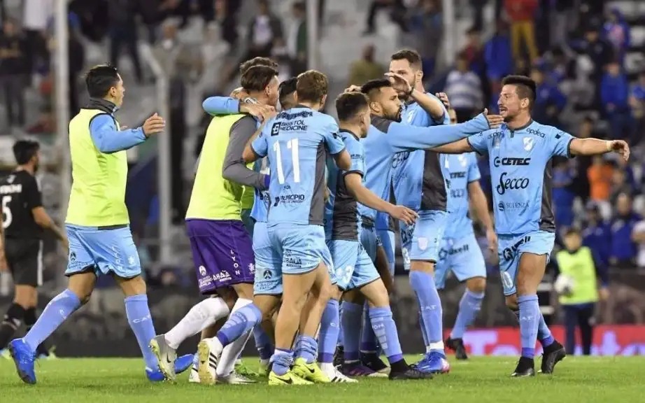 Temperley y Las Parejas se enfrentan por la Copa Argentina