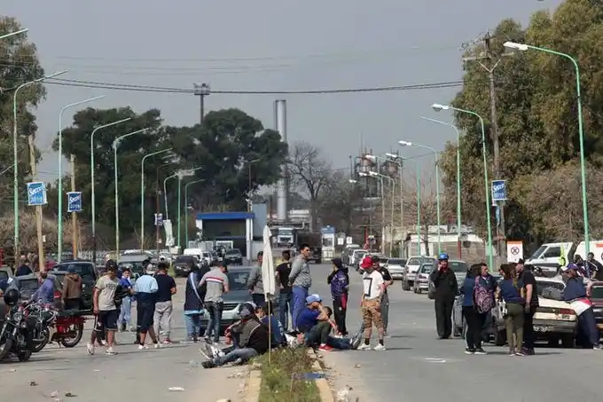 Por los incidentes en Ensenada, YPF analiza paralizar obras si sigue la tensión