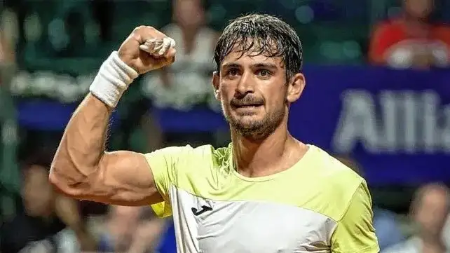 Navone avanzó a segunda en Wimbledon.