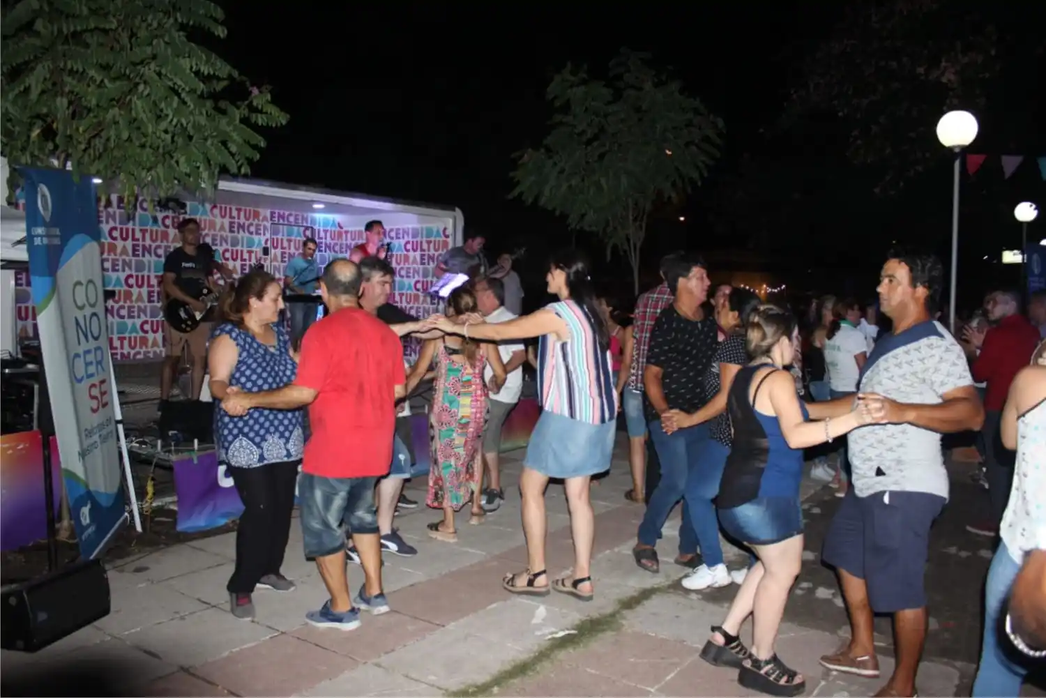En el marco del Programa Cultura Encendida la ciudad de Viale recibió al camión escenario viajero