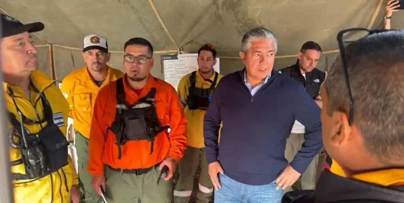 Figueroa se instaló en el campamento de combate al fuego en Neuquén.