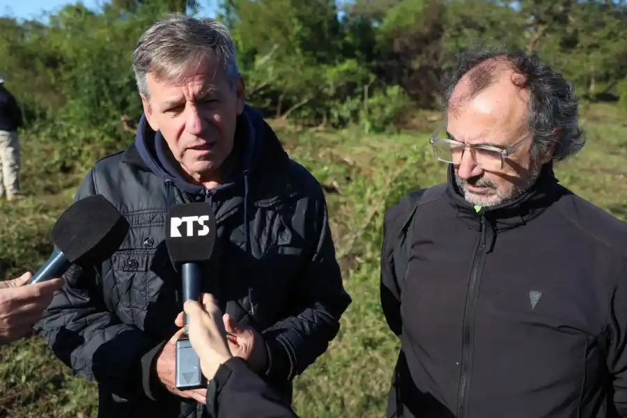 Emilio Jatón, junto a Juan Nobile, referente del Equipo Argentino de Antropología Forense,