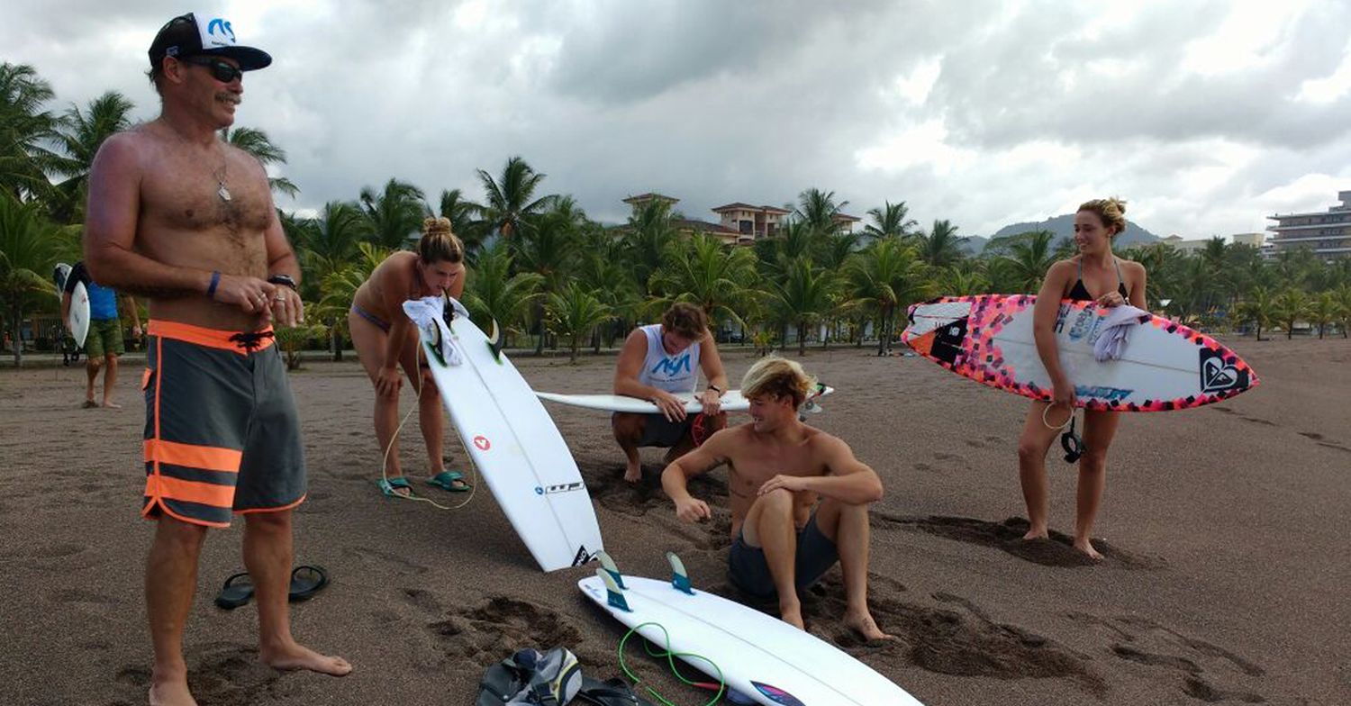 Buen inicio de los marplatenses en el Mundial de surf