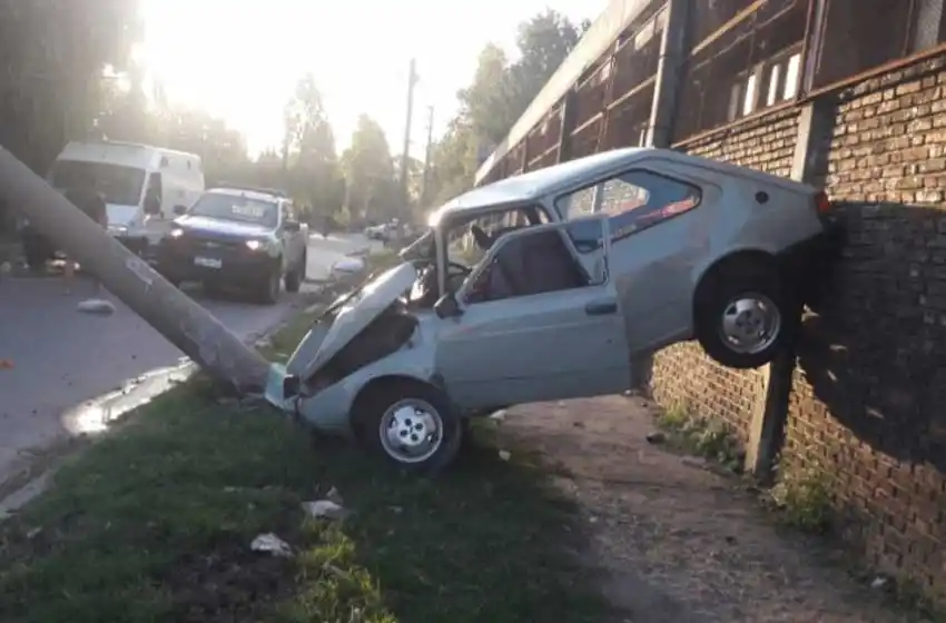 Un adolescente de 14 años le robó el auto a sus padres: atropelló y mató a un hombre e hirió a un nene de 5