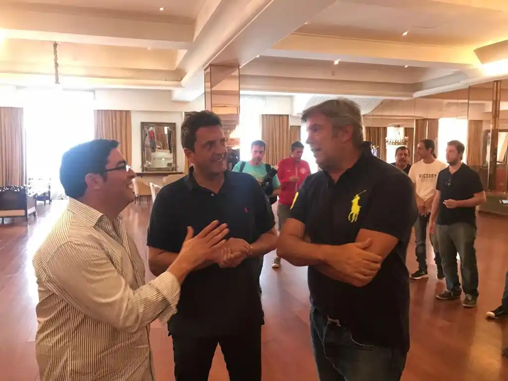 Pablo Bossio y Mauricio D'Alessandro en un encuentro convocado por Massa