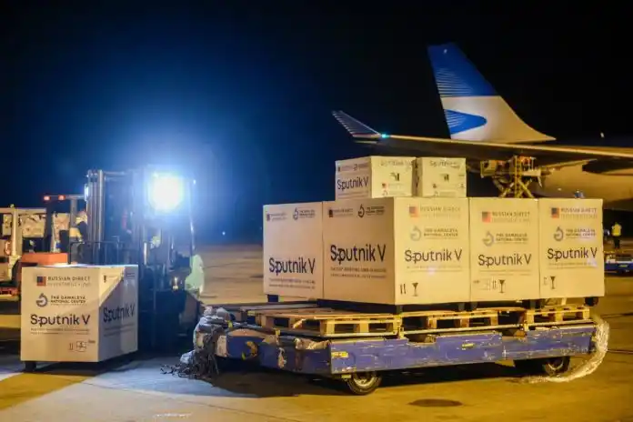 Llegan otras 500 mil vacunas Sputnik V contra el coronavirus