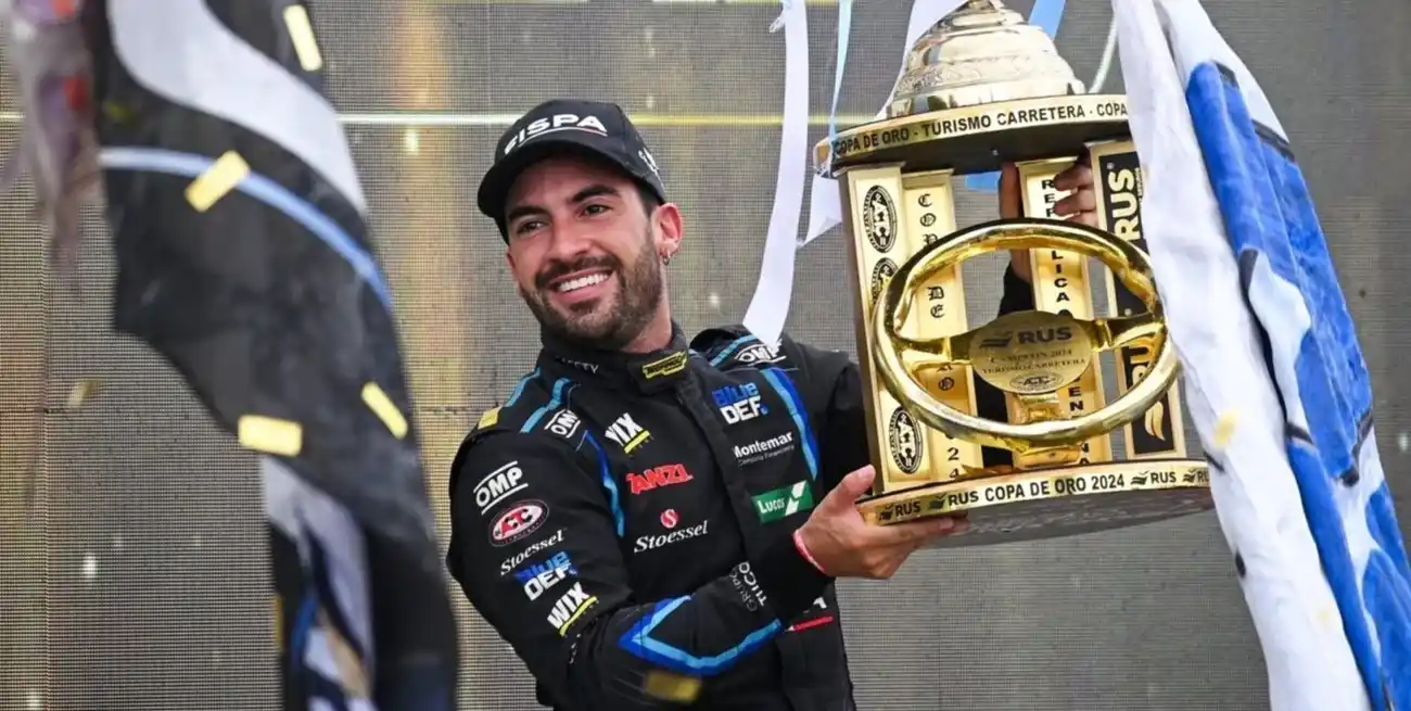 Julián Santero celebrando el título.