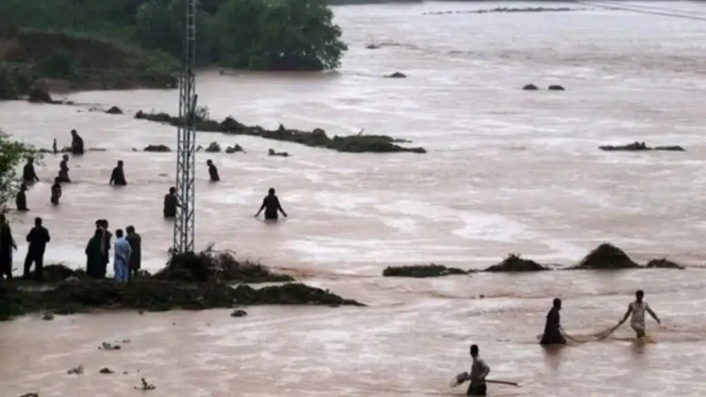 Lluvias del monzón arrasan Pakistán: casi 400 muertos y comunidades atrapadas por barro y escombros. (Foto: Gentilezas)