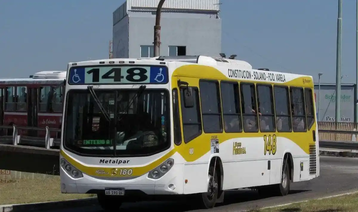 La línea 148 conecta Plaza Constitución con localidades del sur bonaerense.