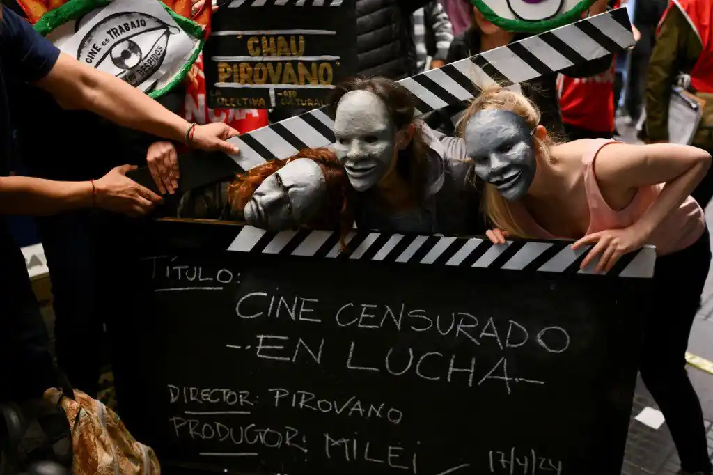 Artistas argentinos e internacionales acusan a Milei de socavar la cultura