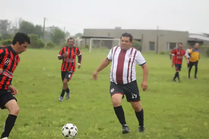 Emoción y camaradería en una nueva jornada de la Liga de Fútbol de Veteranos de Gualeguay