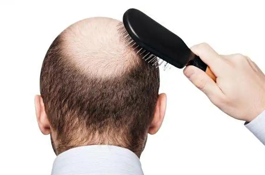 Cómo funciona el compuesto que frenaría la caída del cabello y la aparición de canas