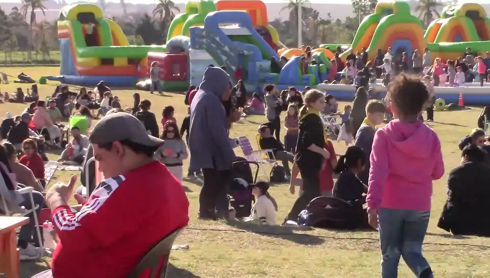 Libertador San Martín celebró el Día del Niño con una jornada de sol, juegos y chocolatada