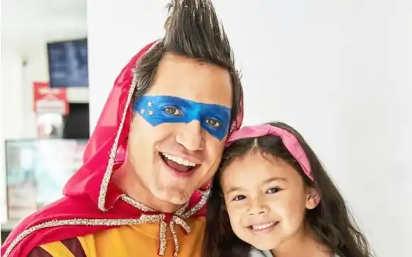 Édgar Ramírez celebra el éxito de película «Yes day»