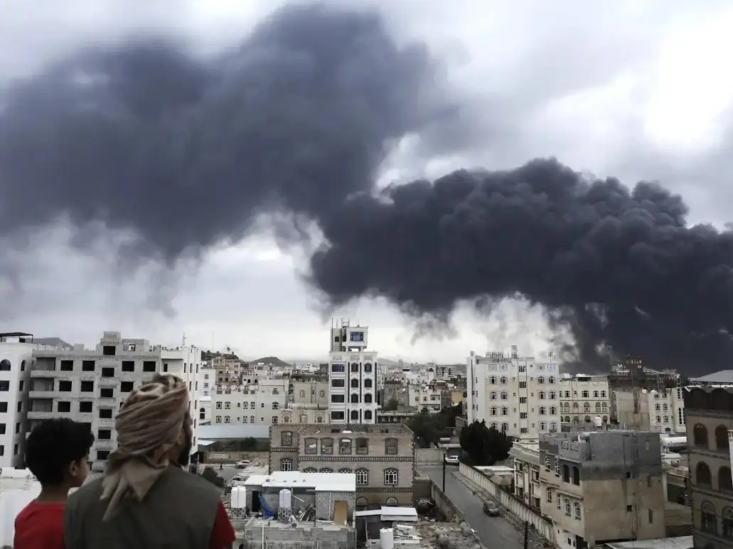 Israel lanzó una serie de ataques aéreos contra Saná, la capital de Yemen.
