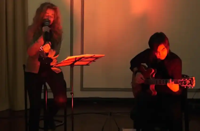 Noche de tango con perfume de mujer en la Lavardén