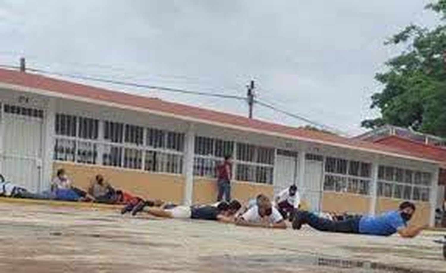 Terror en un centro electoral en Oaxaca, México: pistoleros roban material electoral