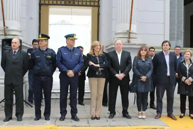 La Ministra Rosario Romero entregó a la policía vehículos y elementos incautados por narcomenudeo