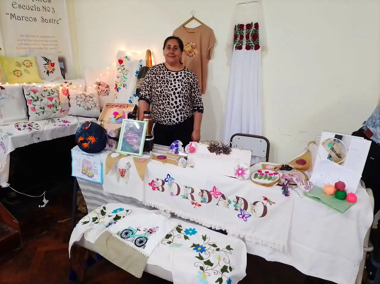 La ESJA N° 2 “Roberto Epele” realizó una feria de emprendimientos con gran participación estudiantil