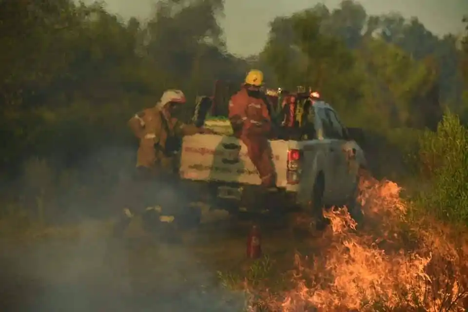 Continúan los intensos trabajos de los Bomberos en Concordia