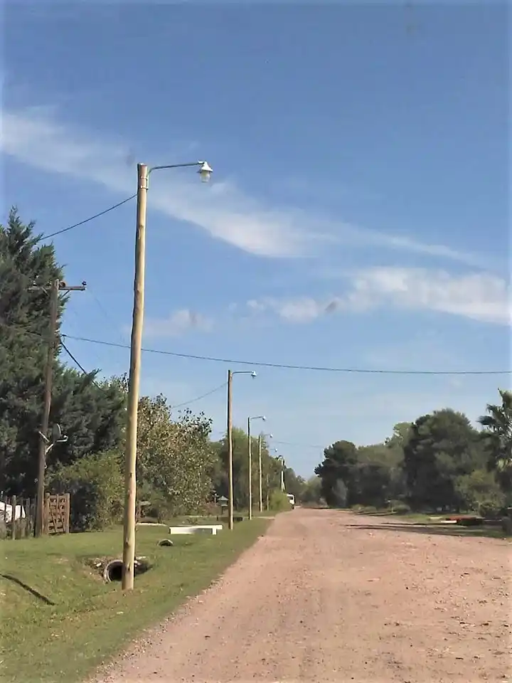 Alumbrado público: Colocaron columnas y cabezales led en calle Colombia, Chubut, rotonda de ruta 20 y Lomas Altas