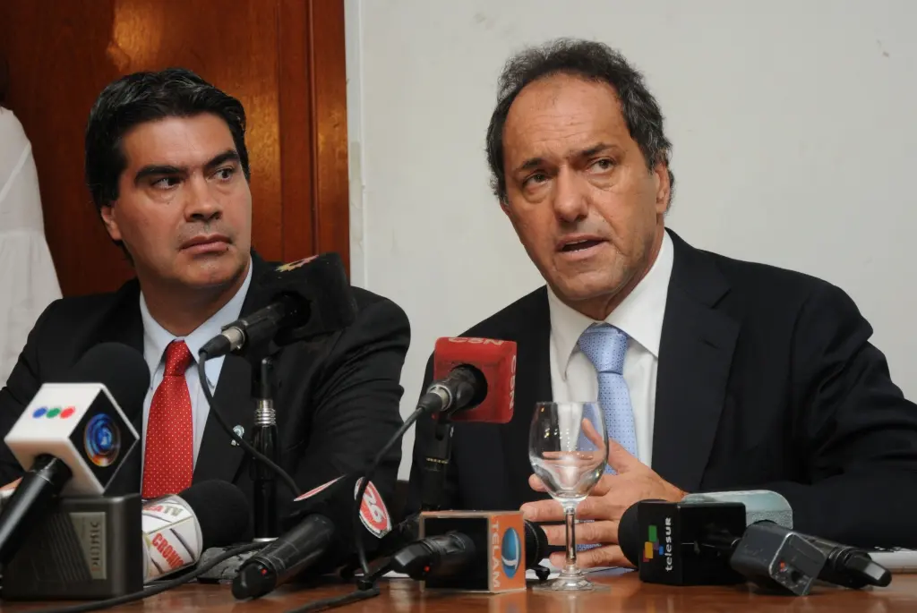 Capitanich criticó a Scioli por saludar a Magnetto: "Dime con quién andas y te diré quién eres"