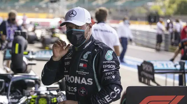 Bottas larga adelante