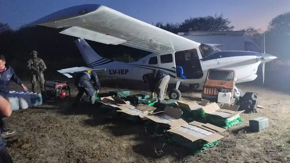 Avioneta narco en Santa Fe: incautaron 442 kilos de cocaína y detuvieron a ocho personas
