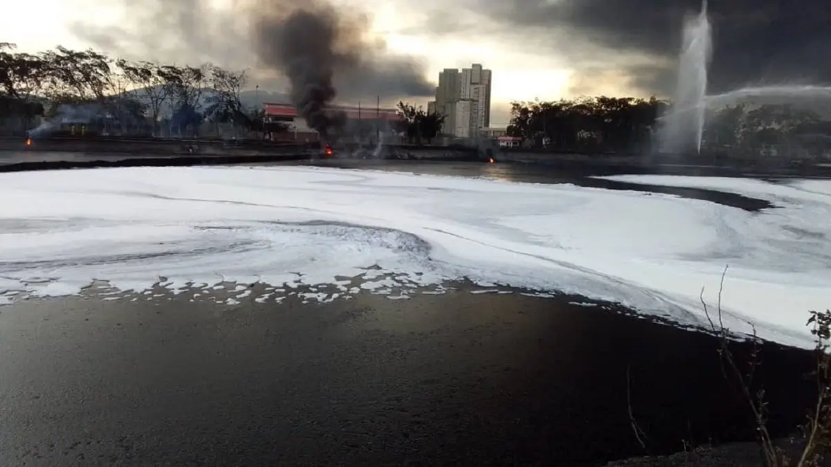 DICEN HABERLO CONTROLADO: Así se vivió el incendio de PDVSA en Puerto La Cruz (+videos)