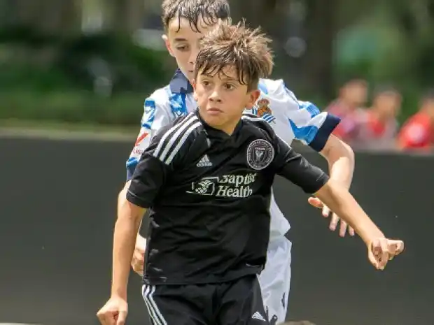 Thiago Messi con la camiseta del Inter de Miami.