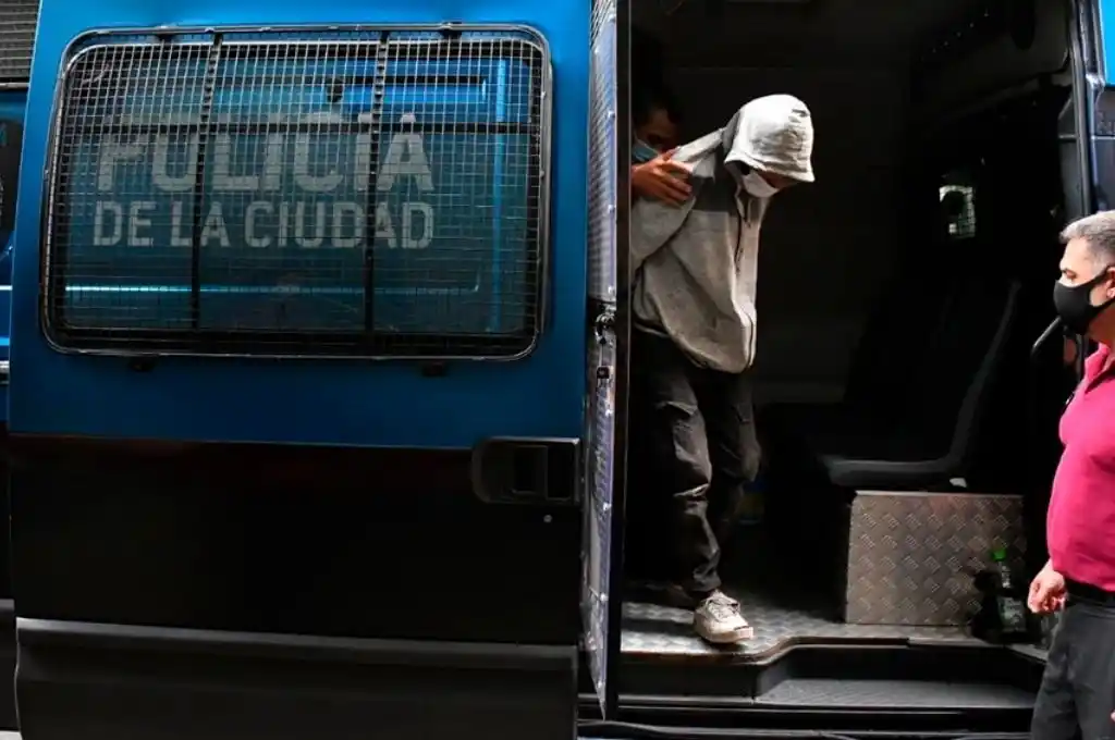 Aguardan estudios médicos y peritajes para indagar a “Carlitos”, el cartonero