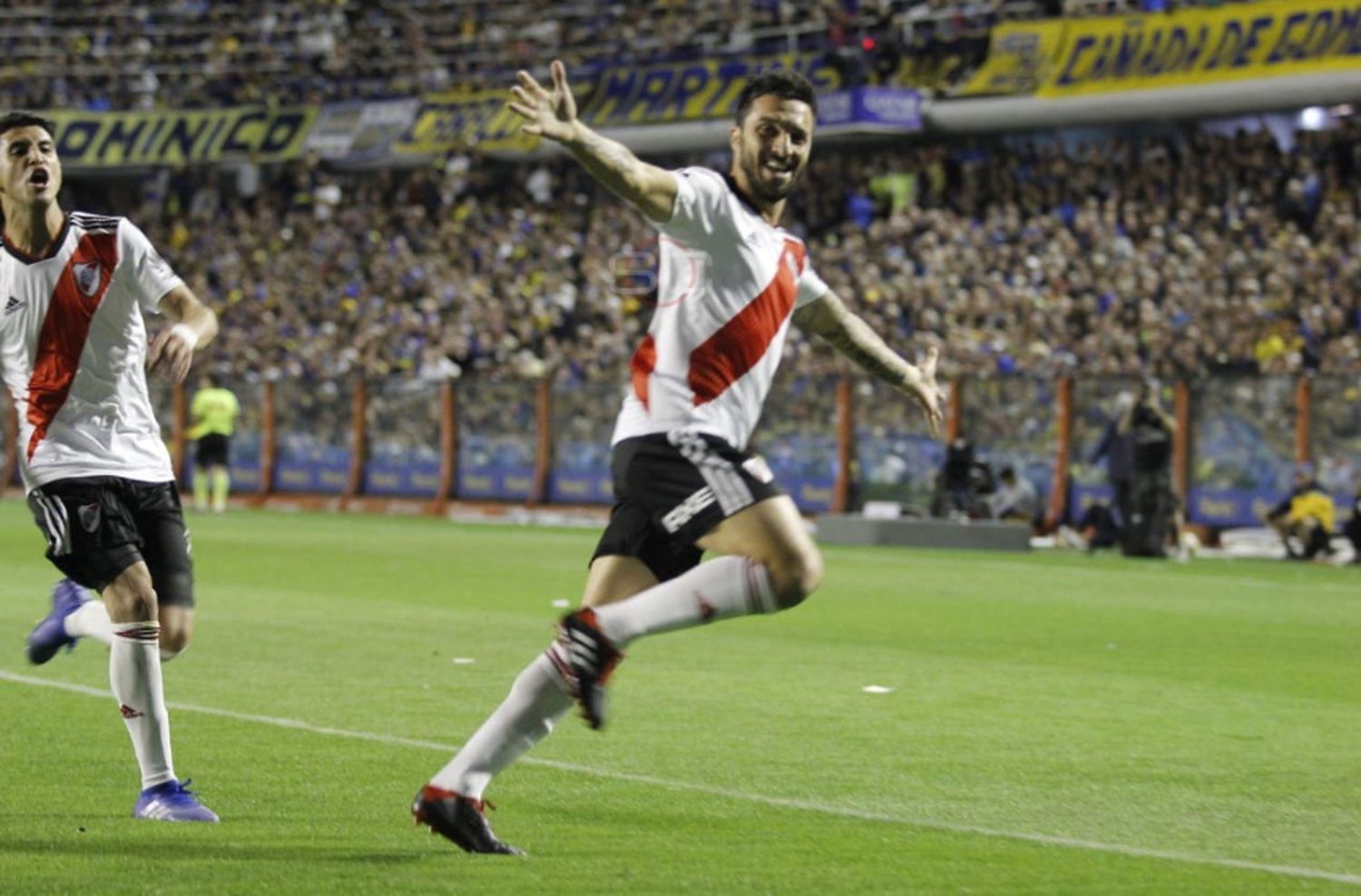 Y un día Scocco se fue de River con títulos y goles a Boca