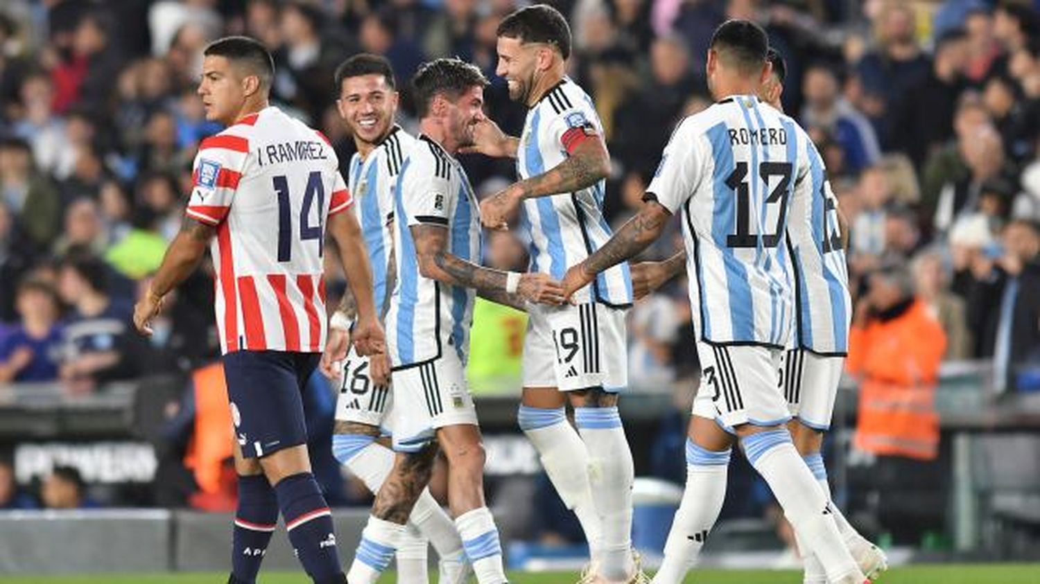 Argentina le ganó 1 a 0 a Paraguay con un golazo de Otamendi en los primeros minutos de juego