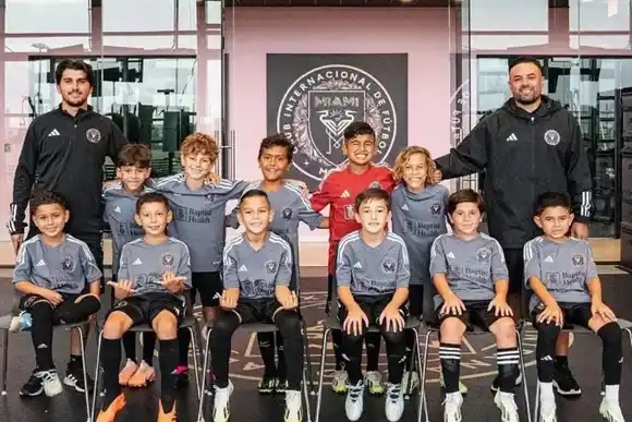 Los hijos de Messi posaron en sus primeras fotos oficiales con las inferiores de Inter Miami