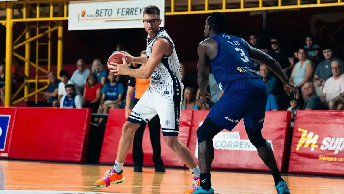 Peñarol se impuso con claridad sobre Regatas por 86 a 67 en el Fortín Rojinegro