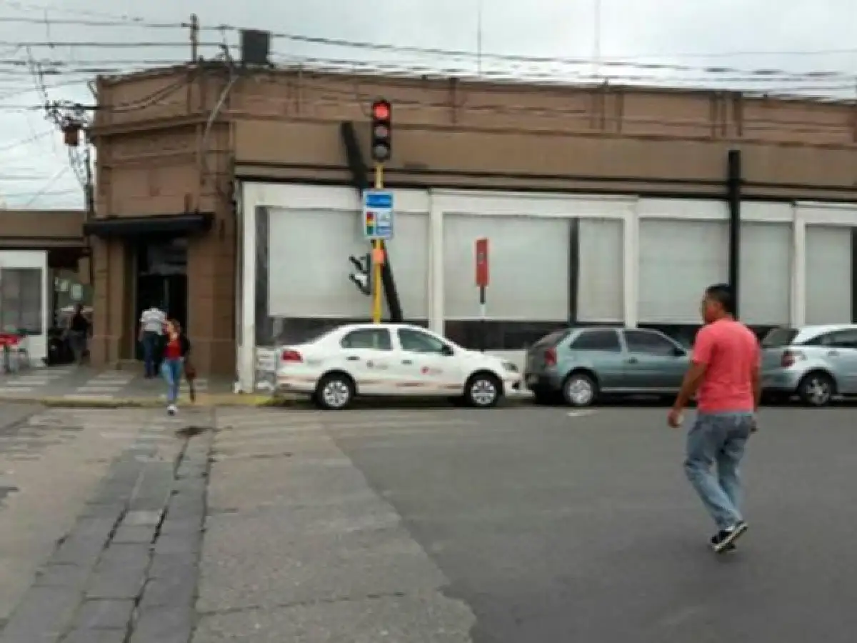Villa María: ingresó con un hacha a un bar, causó destrozos y sembró el pánico