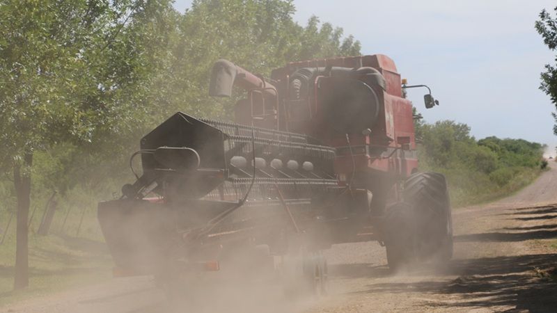 Prestar servicios en el agro: el desafío de subsistir bajo el dominio de grandes empresas