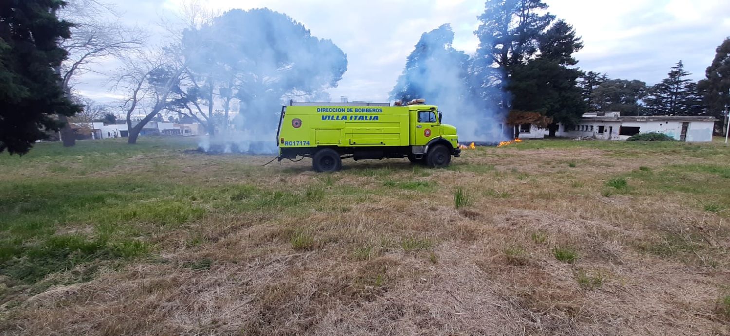 Una unidad con efectivos del Cuartel de Bomberos de Villa italia actuó en el lugar, sofocando las llamas en 30 minutos.