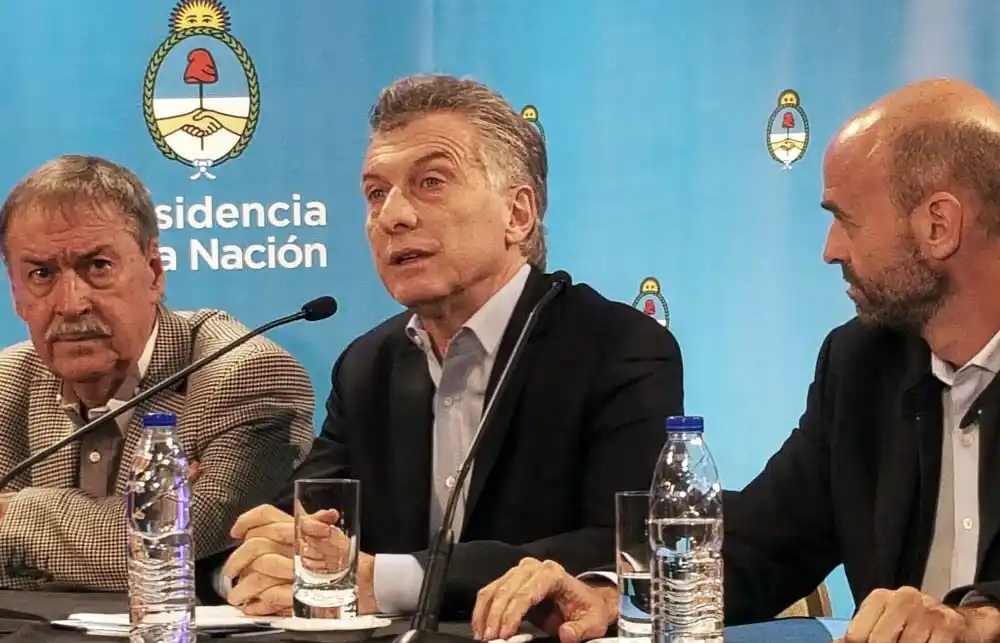 Macri volvió a referirse a la "alta carga impositiva" del país pero no dice qué gastos quiere achicar