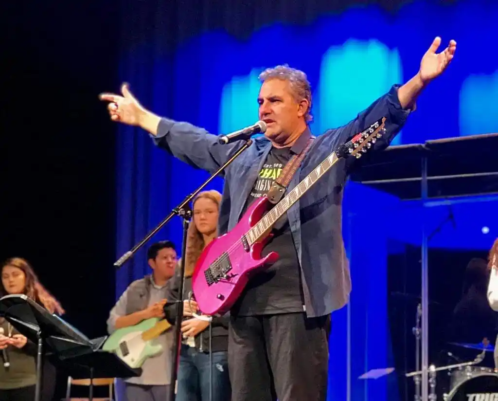 La pareja que creó un puente de fe, música y arte entre Tandil y Carolina del Norte