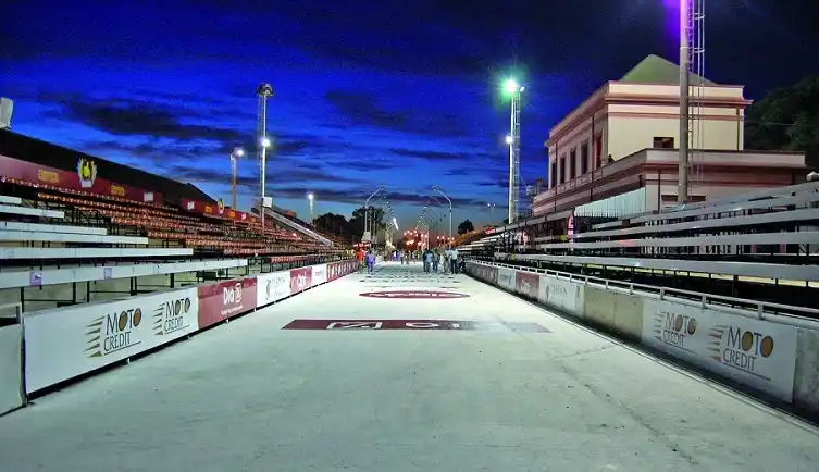 Las cinco tribunas de cemento del Corsódromo llevarán el nombre de las comparsas